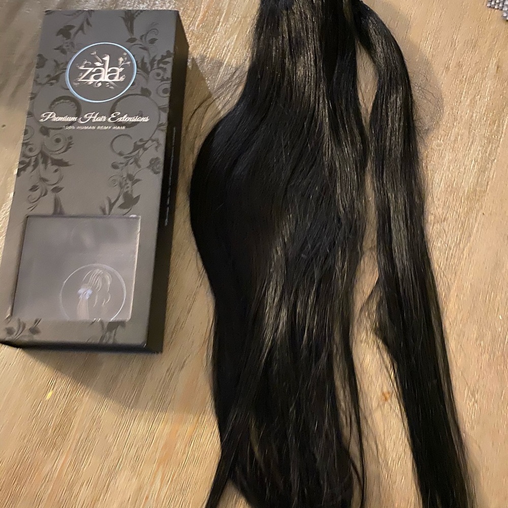 Zala 22” Jet Black Clip on Ponytail